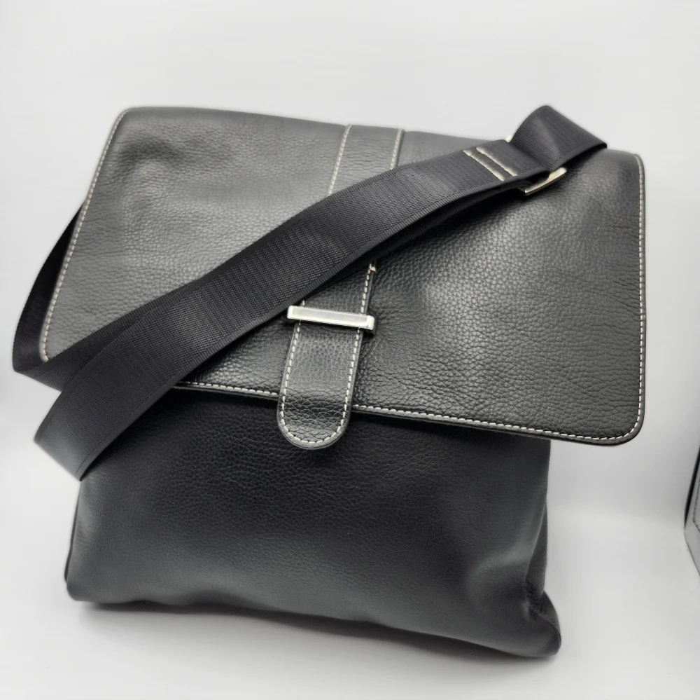 Travelsmith Elegant Black Leather Messenger Bag